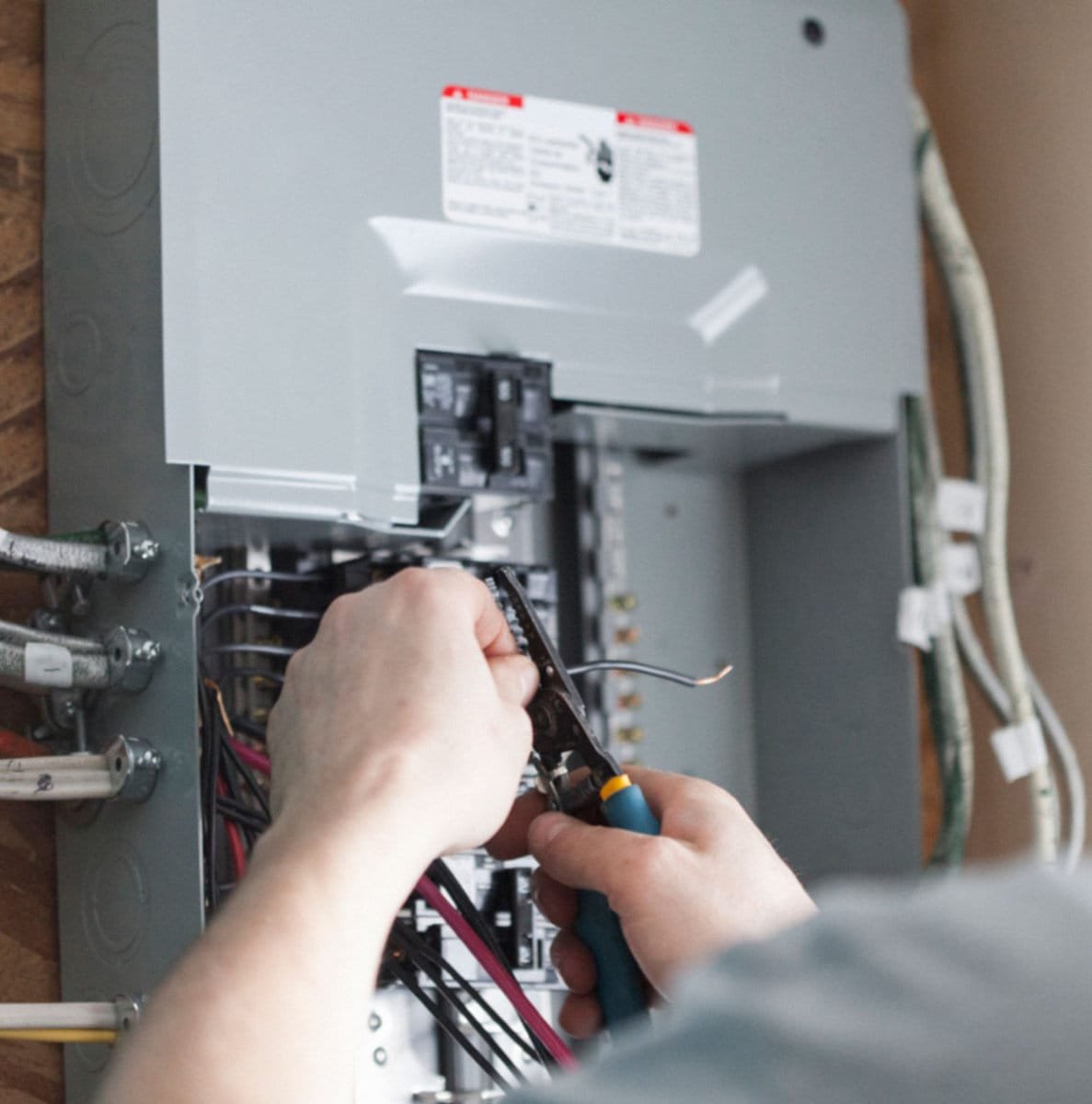 Circuit breaker panel